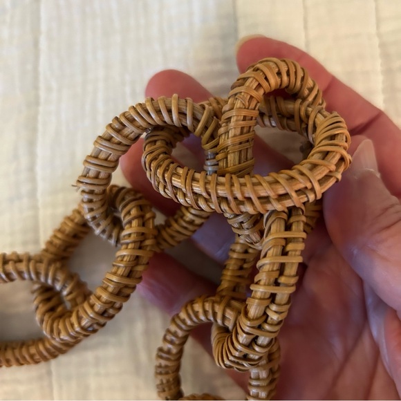 Antik Kraft Pleated Shell Straw Clutch Purse. - Picture 9 of 13